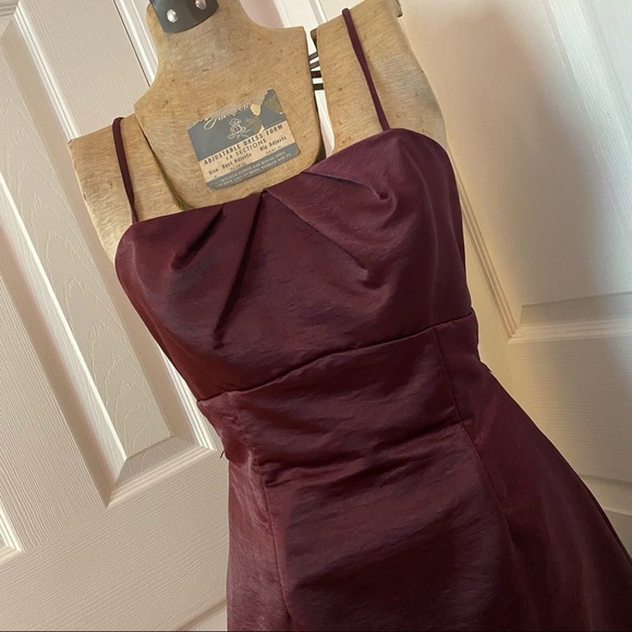 WToo Burgundy Taffeta A-line Empire Waist Knee Length Sleeveless Cocktail Dress - Picture 2 of 6